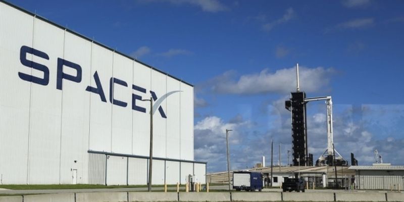 SpaceX запустила в космос коммуникационный спутник для Eutelsat