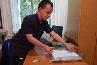 Первый в Украине бакалавр с синдромом Дауна начал работать: как проходит его рабочий день