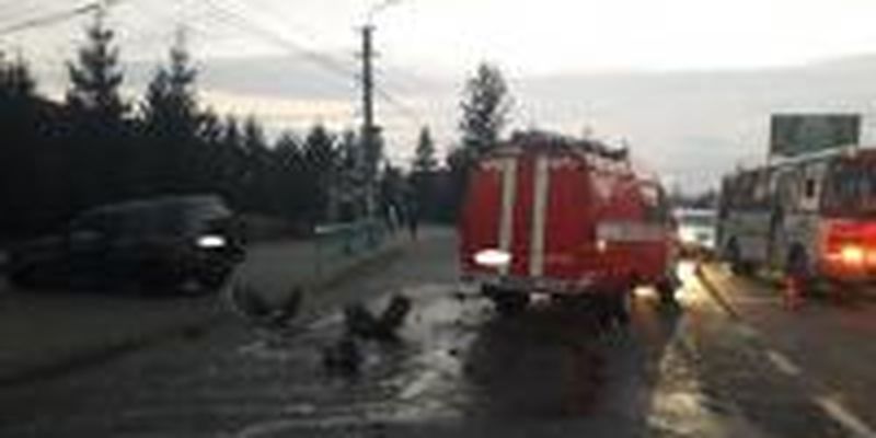 На Прикарпатье столкнулись служебный автомобиль ГСЧС и внедорожник, четверо пострадавших