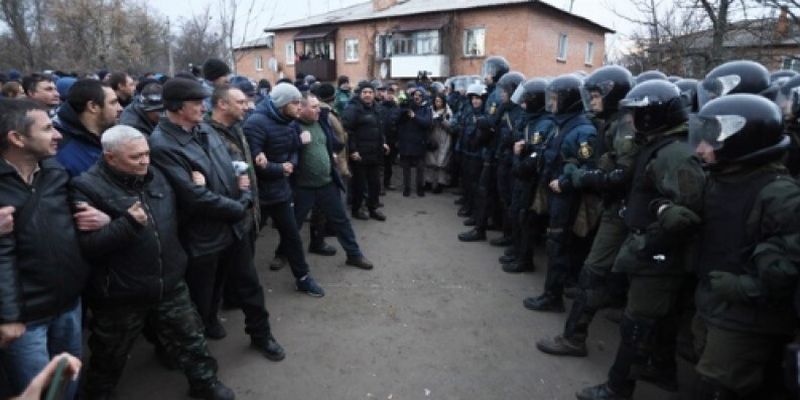 Во время столкновений в Новых Санжарах полиция задержала 24 человека