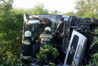 Автобус с детьми попал в ДТП в Венгрии, тринадцать пострадавших