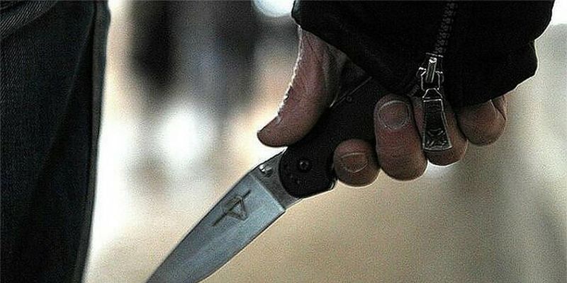 За добро – удары ножом: в Крыму мужчина "отблагодарил" водителя и жестко прокололся