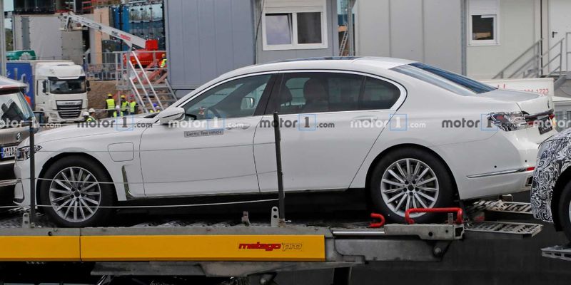 Шпіони розсекретили новий електромобіль BMW i7, про який ще майже нічого не відомо