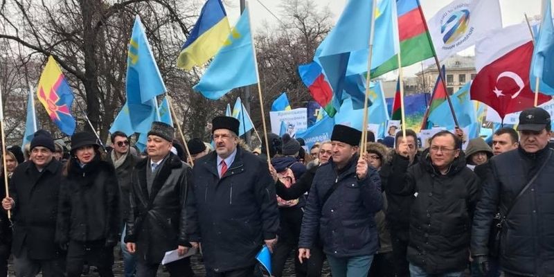 Марш достоинства: крымские татары отказались от идеи идти на Крым