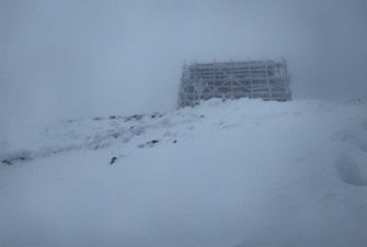В Карпатах начался снежный буран: туристов просят воздержаться от походов