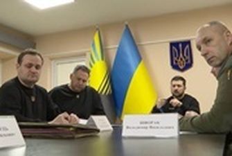 Зеленский провел совещание на Донбассе