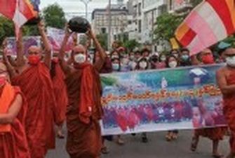 У М'янмі на протест проти хунти вийшли буддистські монахи