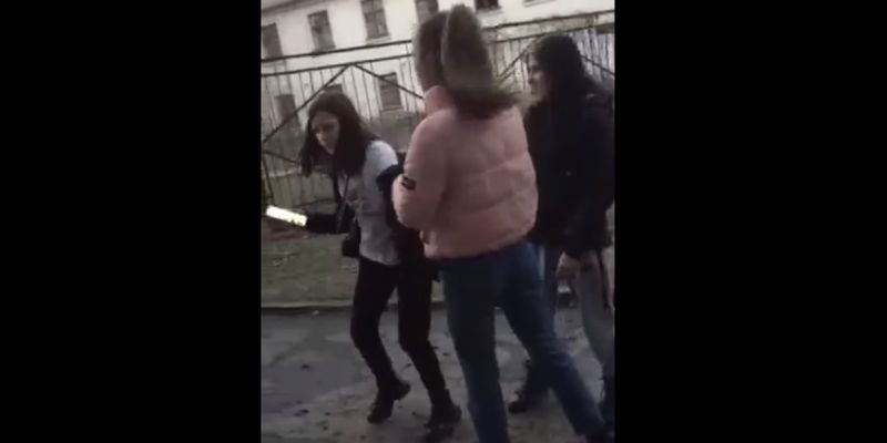 Жорстке побиття школярки в Кривому Розі: стали відомі подробиці інциденту