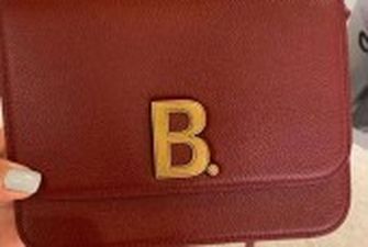 У лондонському секонд-хенді продали сумку Balenciaga, яку забула відвідувачка