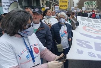 В Мадриде десятки тысяч медиков устроили марш протеста