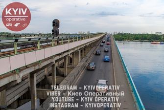 В Киеве неадекватный мужчина угрожает взорвать мост, движение перекрыто: фото