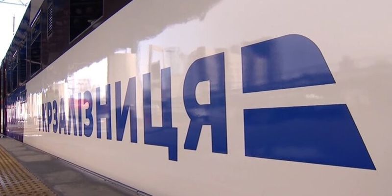 "Укрзализныця" хочет объединить билет для городской электрички и коммунального транспорта