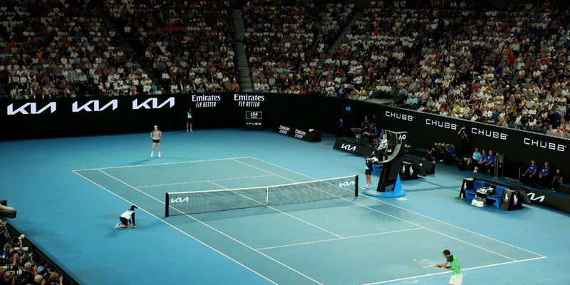 "Бесхарактерный бездарь": Медведев проиграл Синнеру в финале Australian Open и нарвался на "поддержку" из РФ