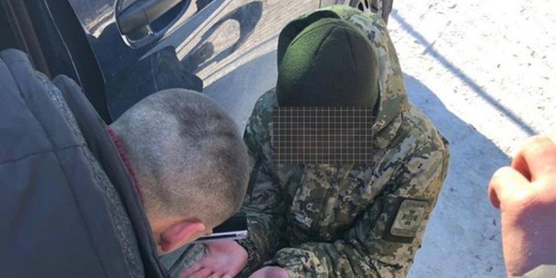 На Буковине пограничники вымогали взятку за контрабанду анаболиков