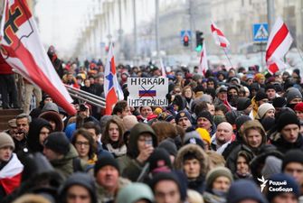 "Стояти на смерть": у Мінську проходять масові протести проти інтеграції з РФ - сталися перші сутички