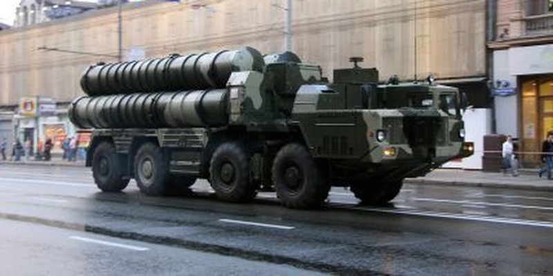Склады с ракетами поставили возле ПВО: в Джанкое прилетело по С-300 — Атеш
