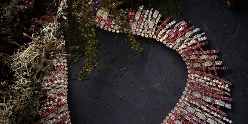 Chanel выпустил ювелирную коллекцию, посвященную твиду