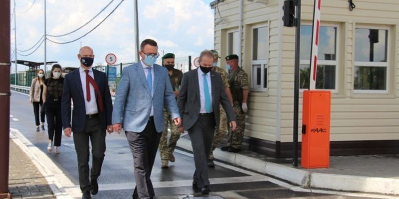 Дипломаты Швейцарии и Британии посетили КПВВ на админгранице с оккупированным Крымом