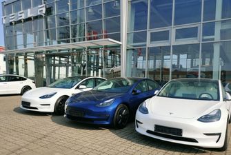 Tesla відкрила офіційний автосалон у передмісті Варшави і планує перенести туди сервіс