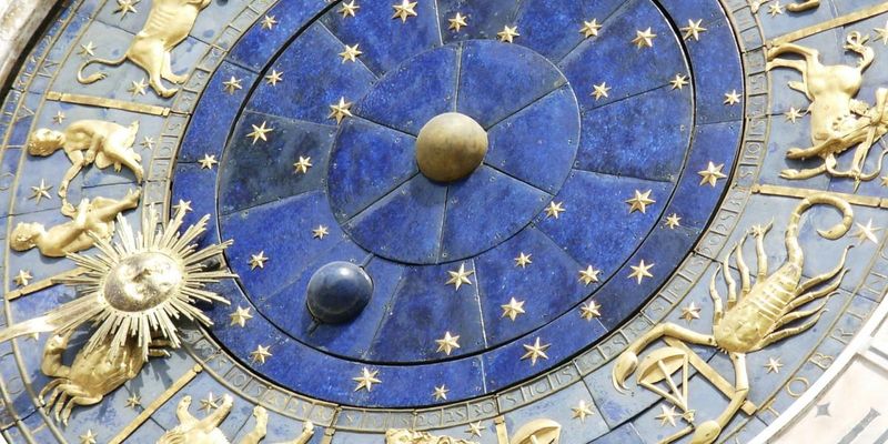 Астрологи розповіли, на які знаки Зодіаку сьогодні чекають великі зміни