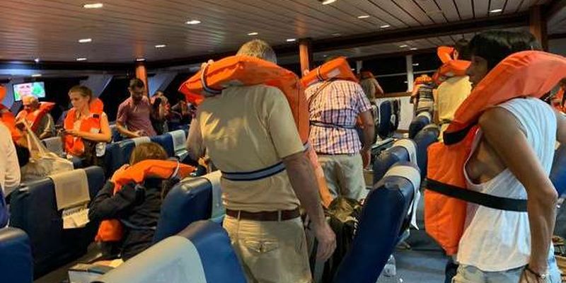 Пором на Ібіцу із 400 пасажирами сів на мілину