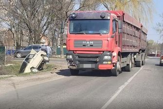 В Полтаве столкнулись грузовик и легковушка: есть пострадавшие