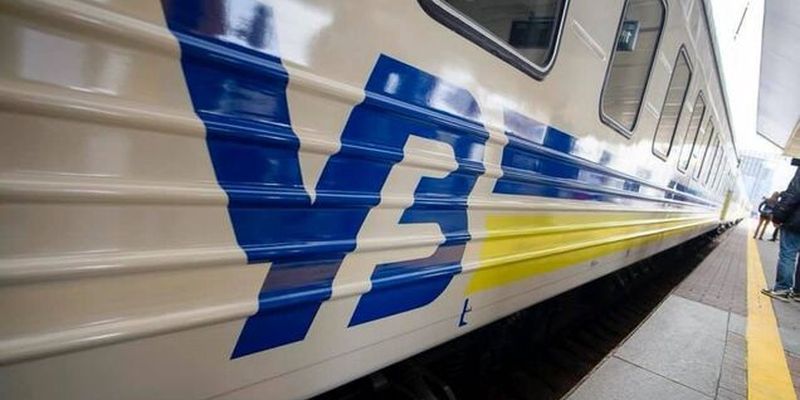 В поезде "Укрзалізниці" на пенсионерку рухнула полка с 80-килограммовым пассажиром