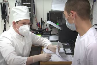 Чиновники налякали українців: хто не вакцинується, буде мати проблеми 