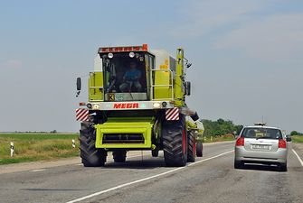 Трактори на дорогах: як Кабмін врятував аграріїв від ДАЇ