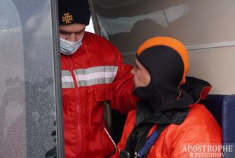 Шквальный ветер чуть не сорвал учения спасателей под Киевом: фото