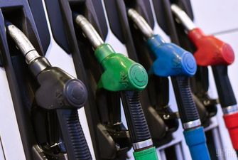 Бензин дешевшає: скільки коштує заправити авто