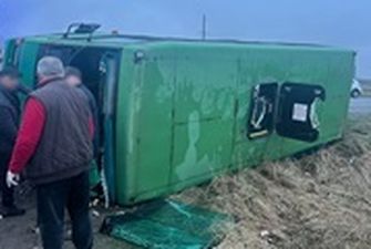 Во Львовской области перевернулся автобус: 16 травмированных