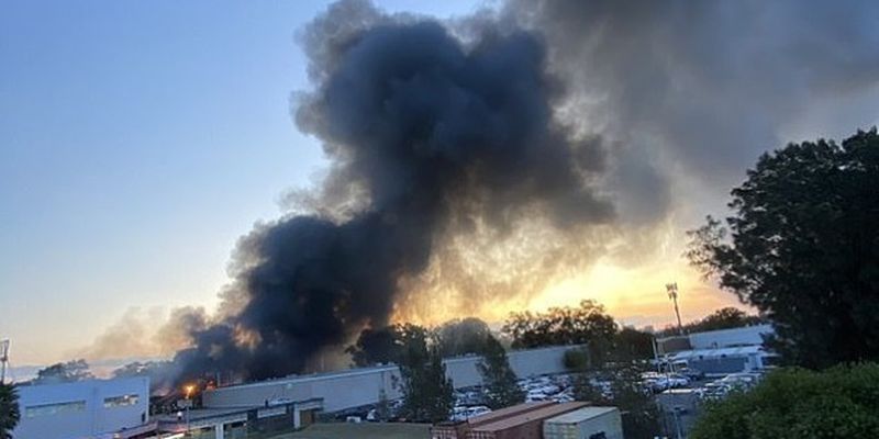 Возле аэропорта Сиднея вспыхнул масштабный пожар