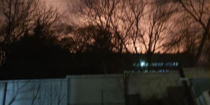 Під Києвом через підпал сухої трави сталася масштабна пожежа: фото