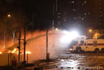 Протестуючі в Гонконзі підпалили міст у тунелю "Крос-Харбор", у місті тривають сутички