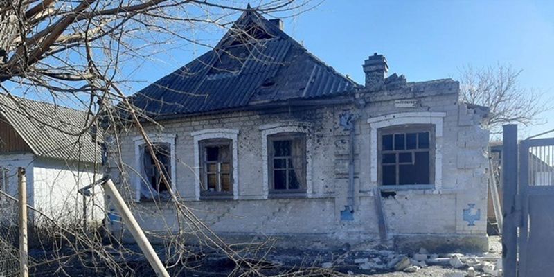 Сепаратисты обстреляли Новогнатовку: повреждены 14 домов