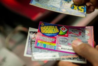 Жінка тричі зірвала джек-пот у лотерею за чотири роки, купуючи білети у тому самому магазині