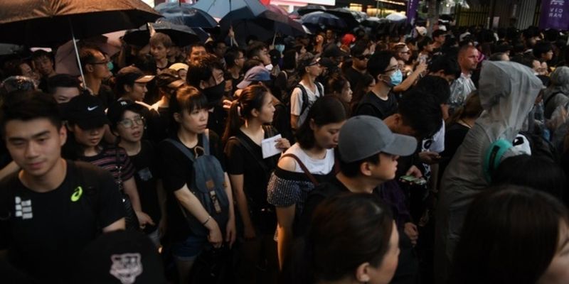 В Гонконге после ночных столкновений возобновились акции протеста