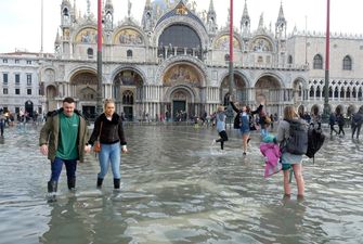 У Венеції площу Святого Марка відкрили для туристів, але вода тримається високо