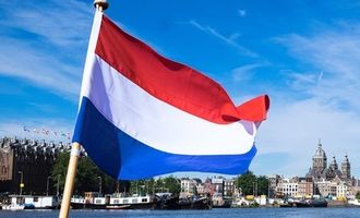 Нидерланды ограничивают помощь украинским мужчинам, а в Ирландии "черешеньки" вышли на протест