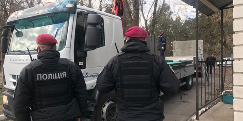 В Киеве полиция осматривает территорию охранной фирмы
