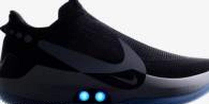 Nike випустила "розумні" кросівки з керуванням зі смартфона
