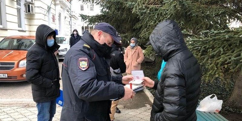 Без адвокатів, документів та з порушенням прав: у Криму знову затримали кримських татар
