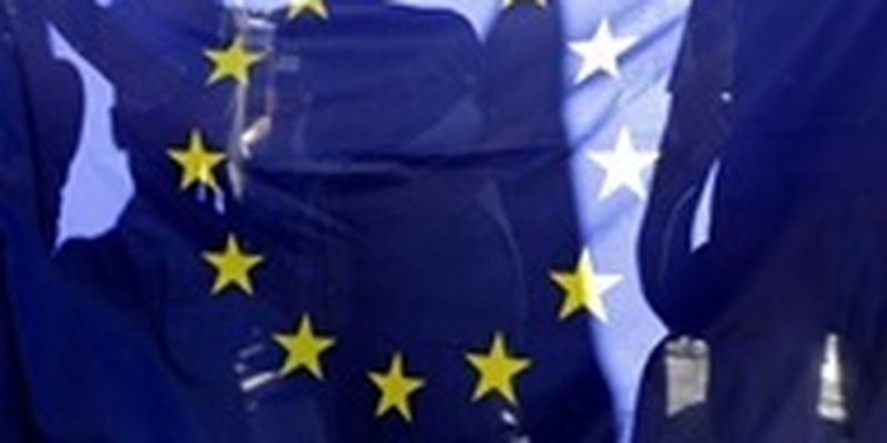 Еврокомиссия поможет украинским беженцам в обмене гривны на евро