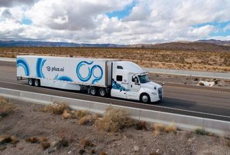 В США беспилотный грузовик впервые доставил груз, проехав через всю страну