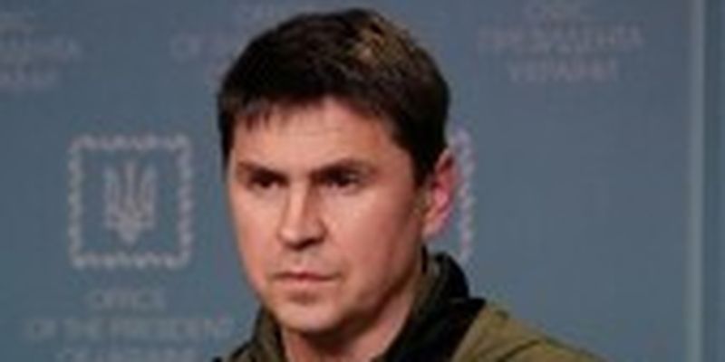 "Безглуздо нам завдавати ударів по якихось заходах у Донецьку" - Подоляк про "обстріл" донецького драмтеатру