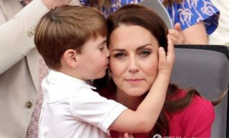 Королевский эксперт назвал две причины, почему Кейт Миддлтон показала фото принца-именинника Луи позже обычного