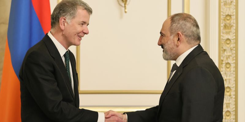 Руководитель британской разведки посетил Ереван