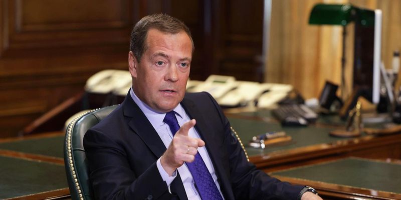 Медведев отреагировал на разговоры о введении миротворческих сил в Украину