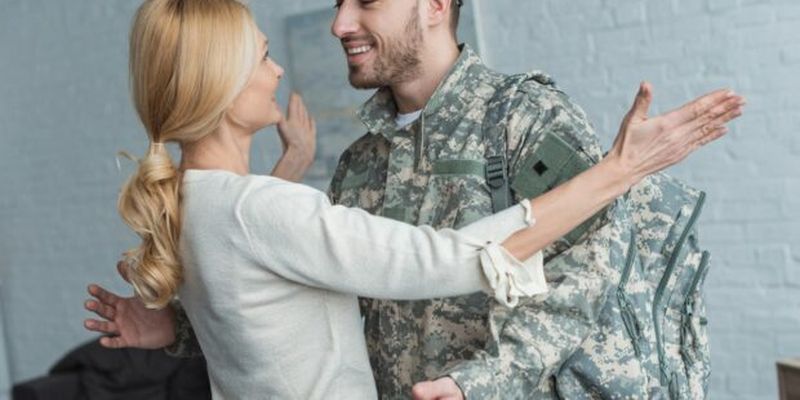 Семейные проблемы военных: психолог ДШВ рассказал, как они помогают семьям